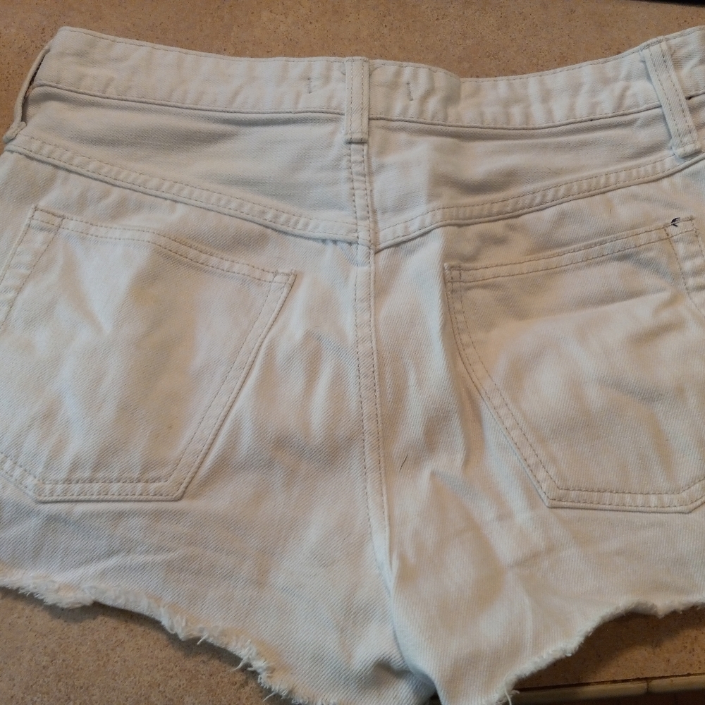 Shorts - Picture 3 of 3